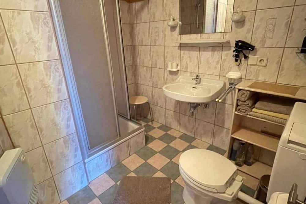 Ganze Wohnung, Haus Stabentheiner : Doppelzimmer mit Bergblick in Lesachtal, Bezirk Hermagor