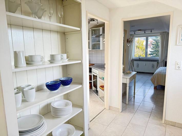 Ganze Wohnung, Studio Finkenweg: Stilvoll wohnen, 900 m zum Strand, Gartenblick & WLAN in Meersburg, Region Bodensee-Oberschwaben