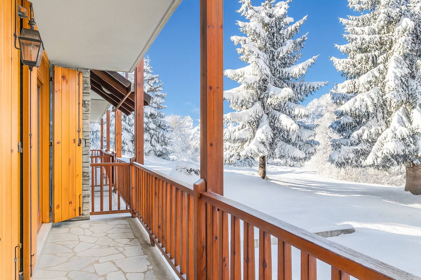 Apartamento entero, Retiro con vistas a la montaña: WiFi, TV, Cocina, Balcón - Cerca de la estación de esquí in Sauze d'Oulx, Via Lattea