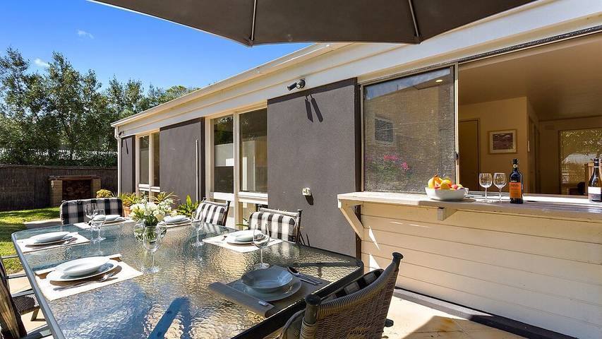 Holiday home for 8 people, with garden and terrace, with pets in Portsea