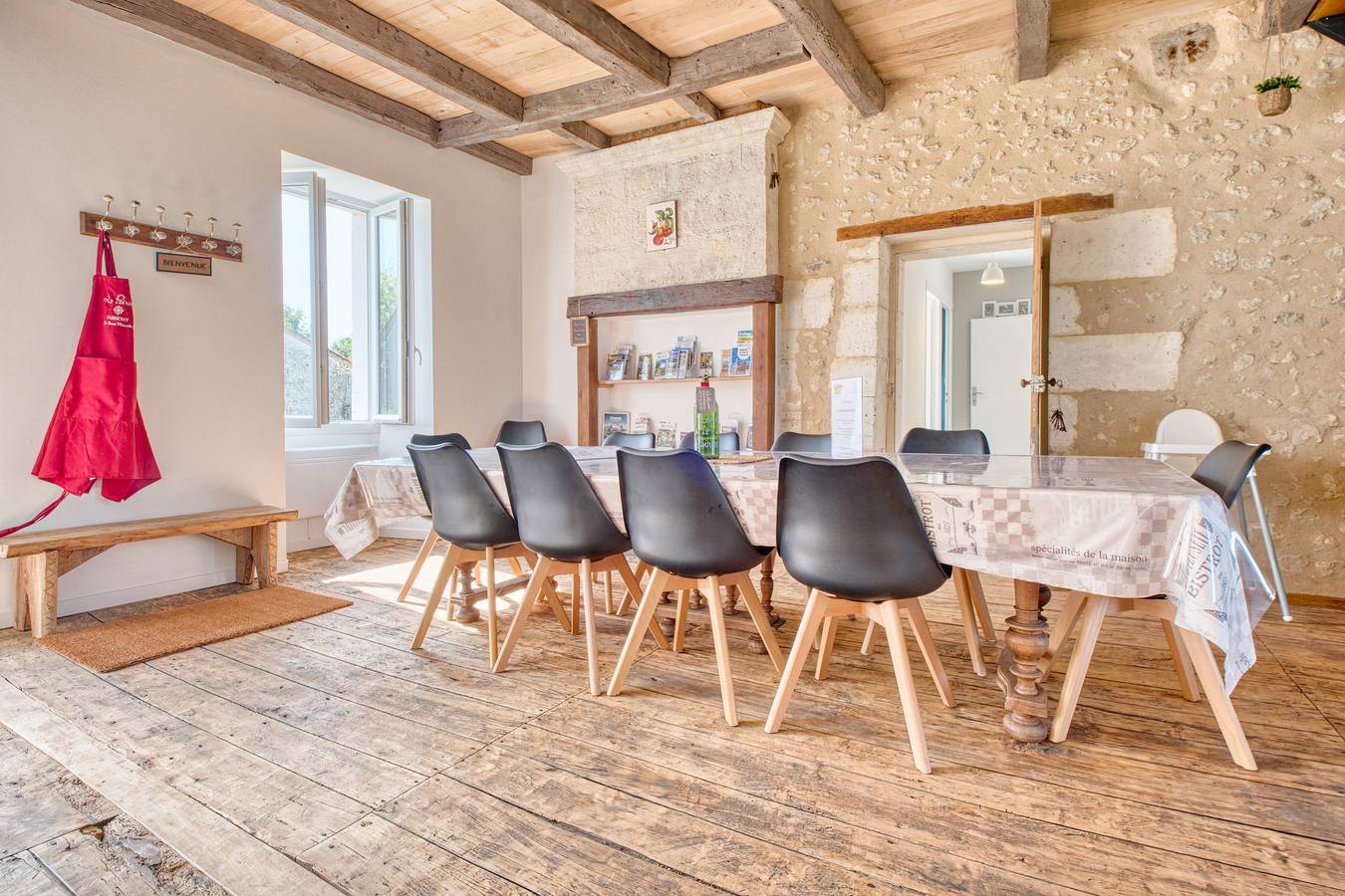 Le Poirier Dordogne – 15 Personen, Privatpool, Terrasse, großes charmantes Gîte in ruhiger Lage in Allemans, Périgord Vert