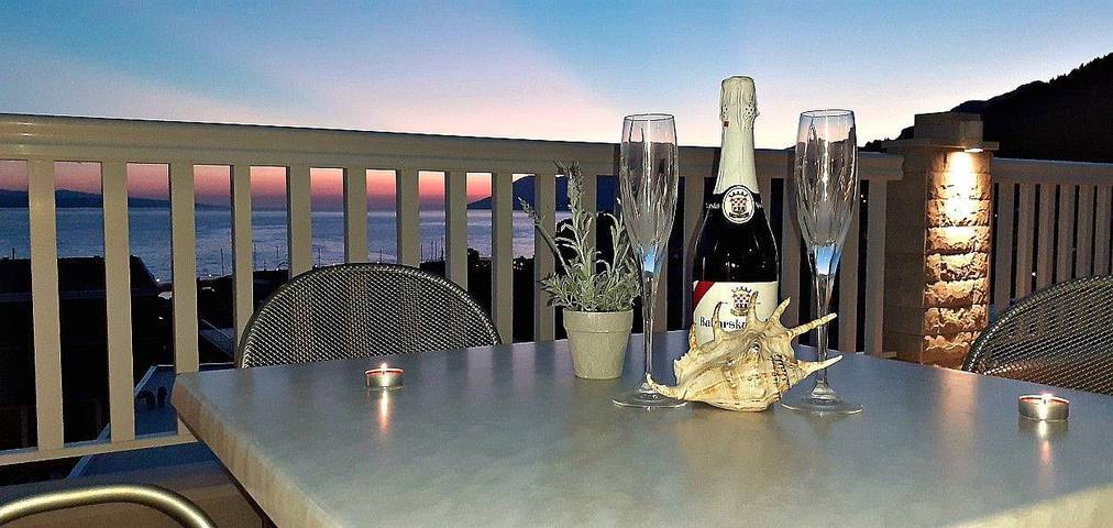 Ferienwohnung für 4 Personen, mit Terrasse in Baska Voda