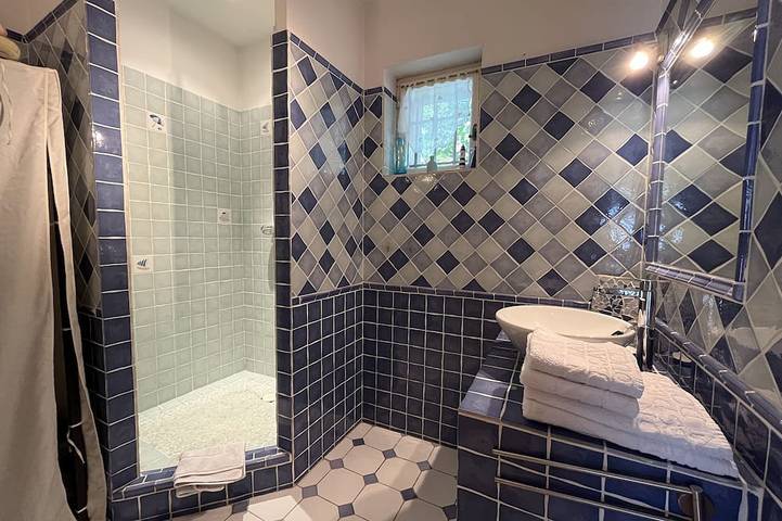 Gîte pour 4 personnes, avec jardin et piscine à Velleron - 2