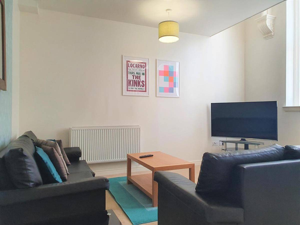 Entire apartment, Two-Bedroom Apartment in Swindon, North Wessex Downs