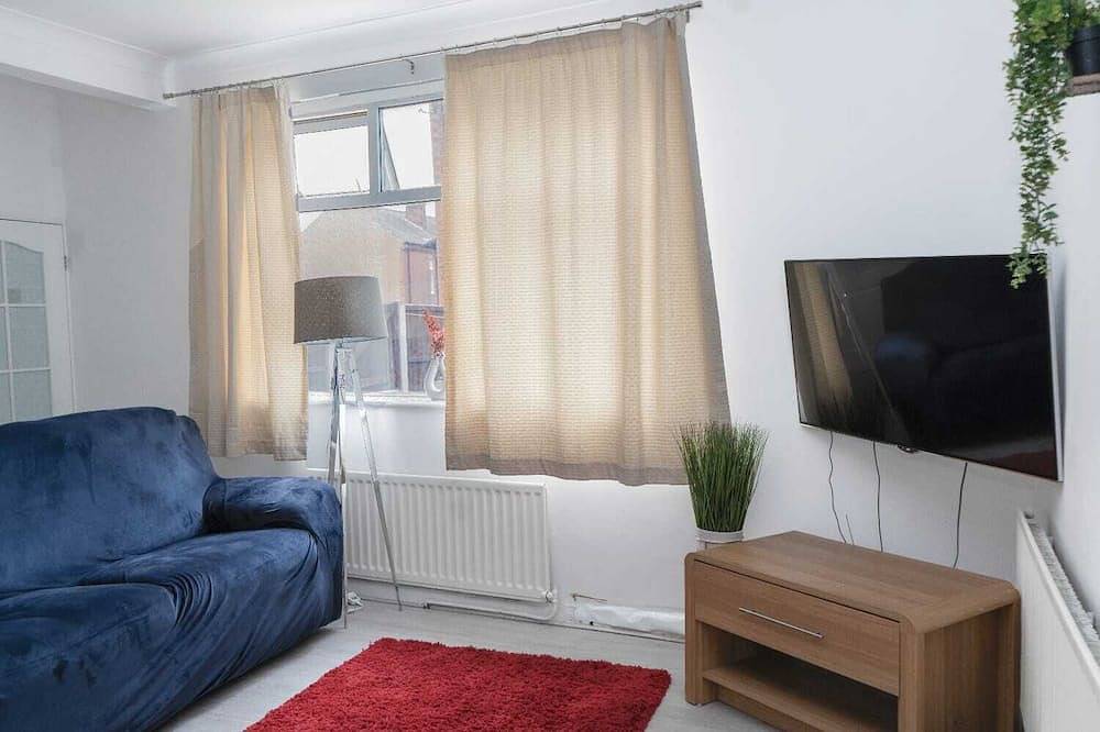 Room Number 2 in Leigh, Grand Manchester