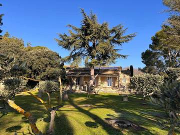 Gîte pour 4 personnes, avec vue ainsi que piscine et jardin à Cabrières-d'Avignon