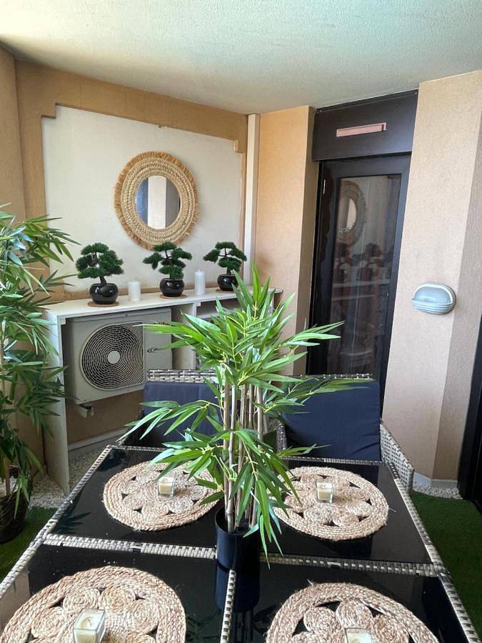 Gîte pour 4 personnes, avec bassin pour enfant et piscine ainsi que vue et jardin dans Office De Tourisme Cannes La Bocca - 3