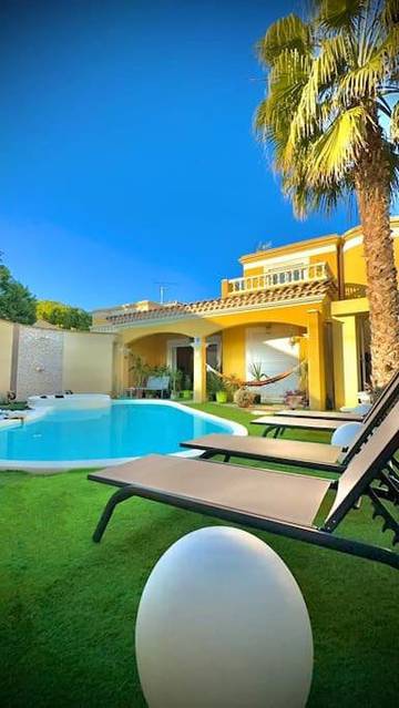 Villa pour 6 personnes, avec jardin ainsi que jacuzzi et piscine en Camargue