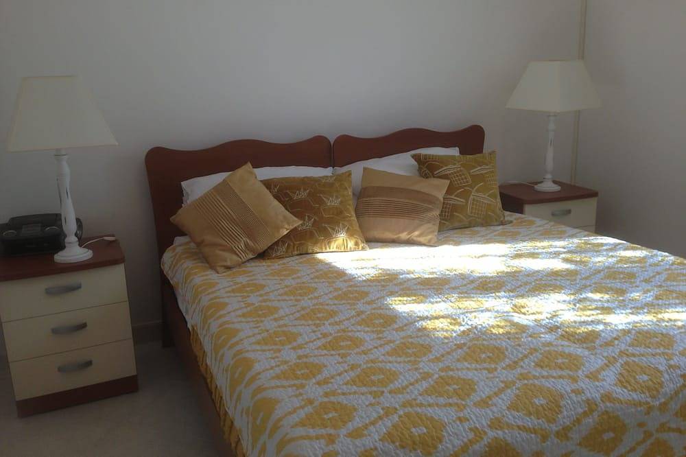 Entire apartment, Spacious, modern ground floor apartment, private patio and garden, mosquito nets in Pizzo, Vibo Valentia Province
