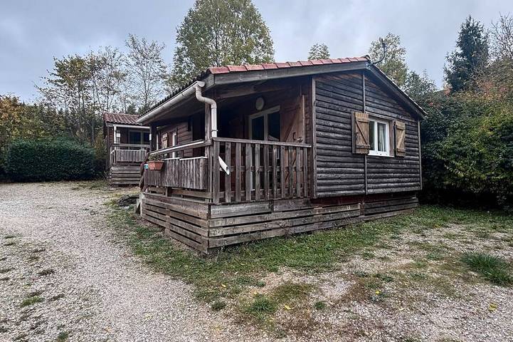 Chalet pour 4 personnes, avec jardin et piscine, animaux acceptés