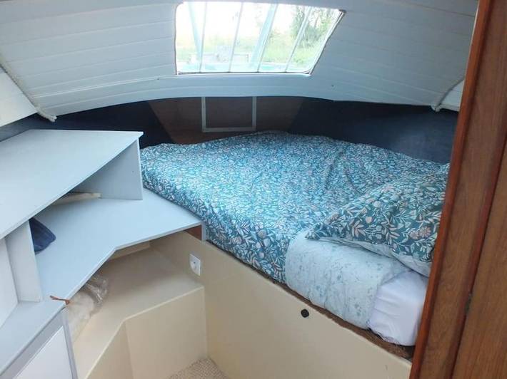 Bateau pour 4 personnes, avec vue et jardin, adapté aux familles à Saint-Hilaire-la-Palud - 3