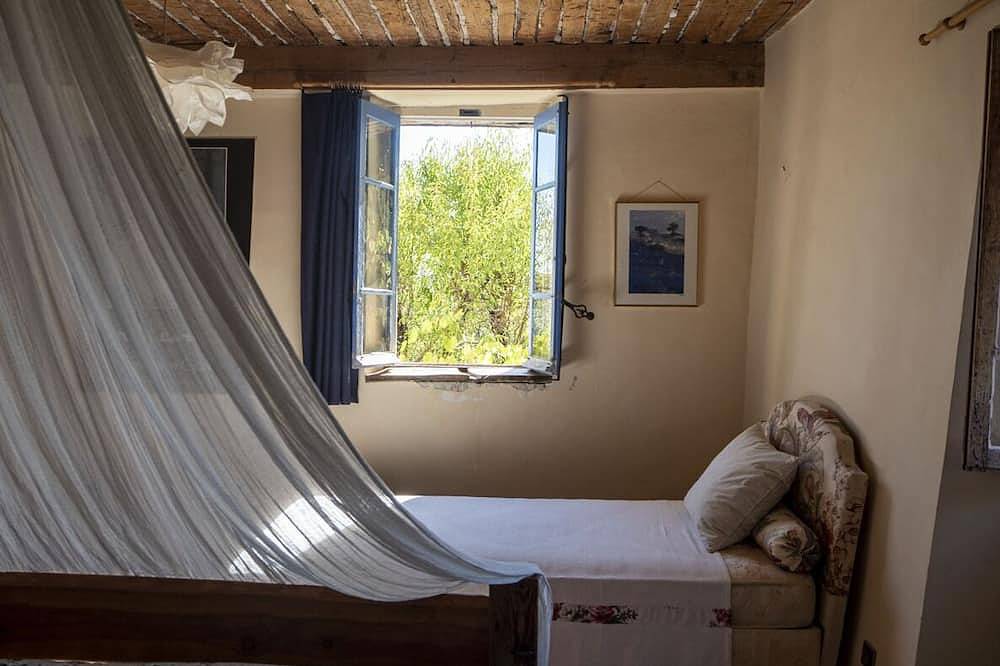La Norgère, gîte 6 personnes avec piscine. in Mane, Parc naturel régional du Luberon
