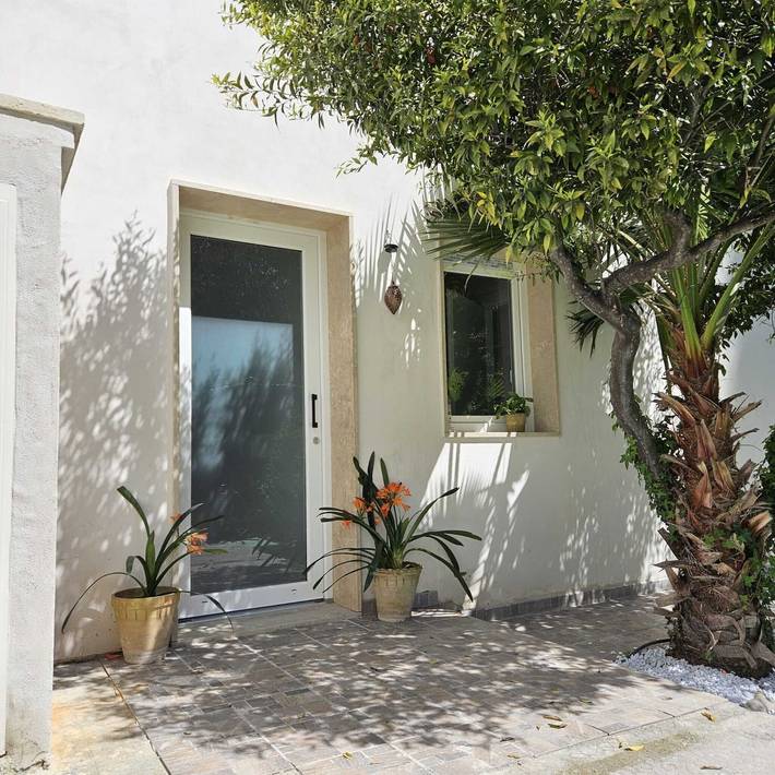 Entire apartment, Holiday Home 'Levante' with Shared Terrace, Wi-Fi and Air Conditioning in San Cesario di Lecce, Lecce Province