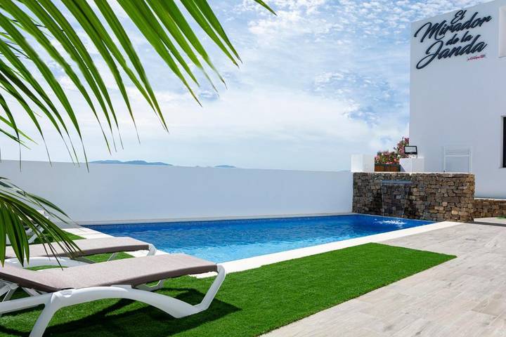 Location de vacances pour 4 personnes, avec Terrasse ainsi que Piscine et Vue à Benalup-Casas Viejas