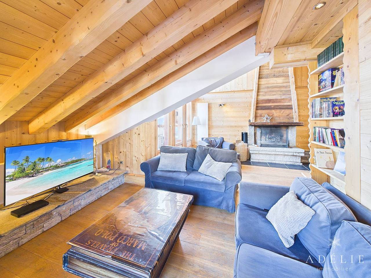 Ganze Ferienwohnung, 4 bedroom apartment in the heart of la Rosière and 100 yard from the slopes in La Rosière, Montvalezan