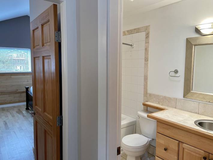 Cottage for 4 people, with hot tub and balcony on Vancouver Island