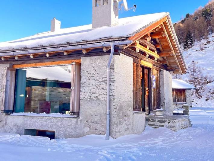 Baita per 4 persone, con giardino e terrazza, con animali domestici in Engadina