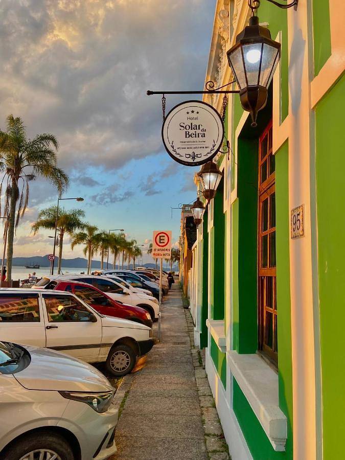 Pousadas para 4 pessoas, com balcão e vista em Praia da Enseada SC