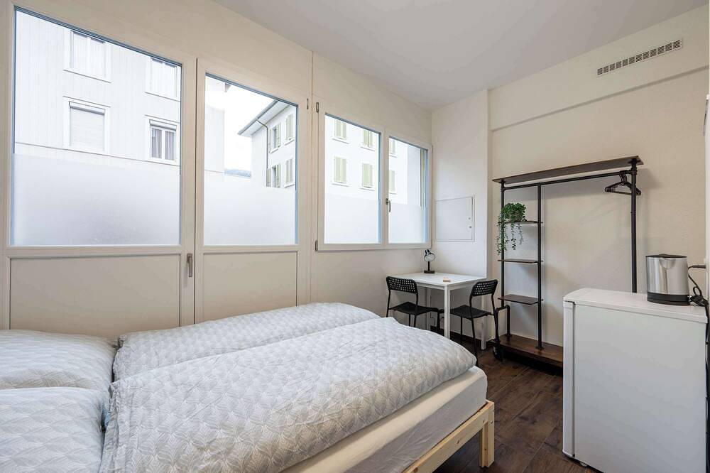 Entire apartment, Lucerne Bright Double Room by Mount Pilatus in Kriens, Lake Lucerne