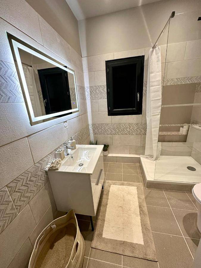 Appartement entier, One-Bedroom Apartment in Villette-d'Anthon, Région de Vienne