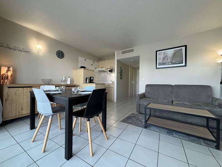Appartement de vacances pour 4 personnes, avec balcon et piscine, animaux acceptés