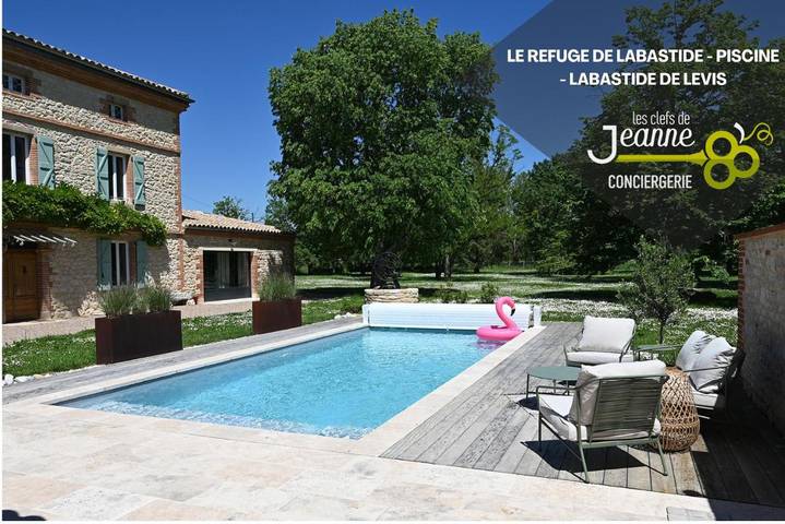 Location de vacances pour 9 personnes, avec jardin et terrasse ainsi que vue et piscine à Labastide-de-Lévis
