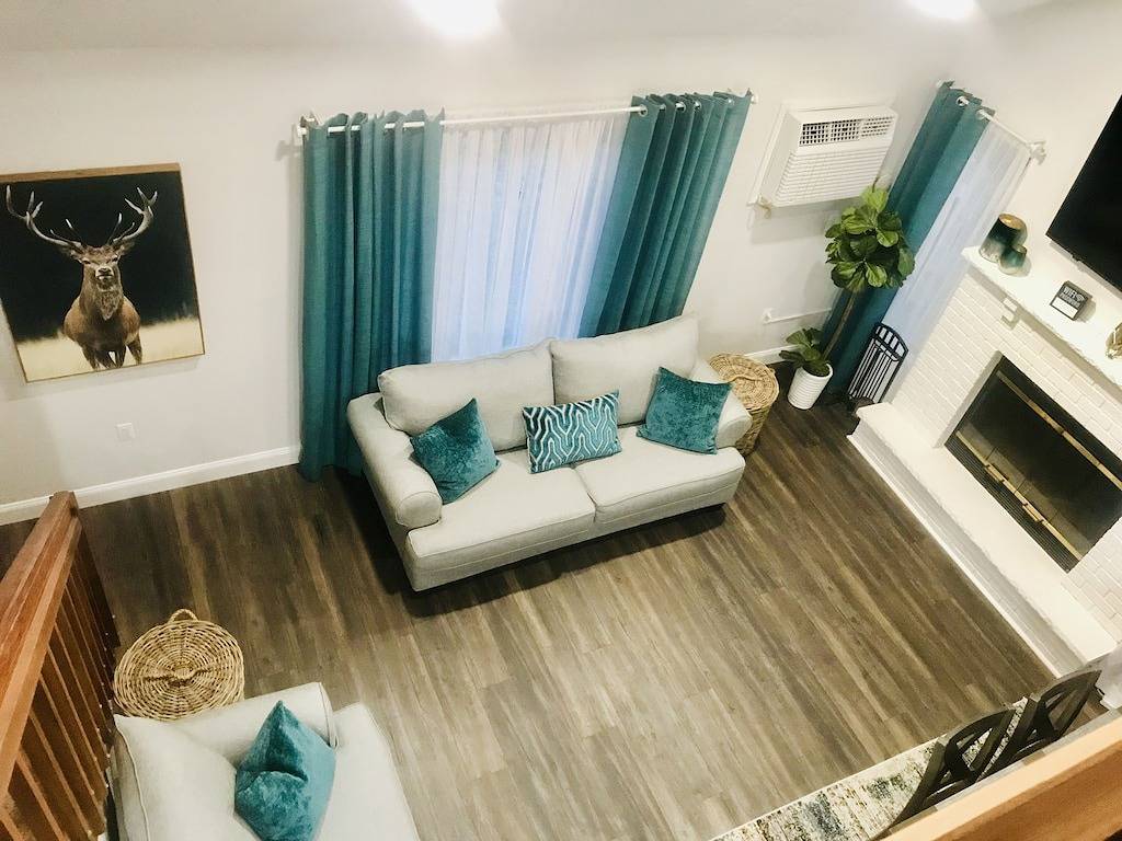 Pocono Villa Hot Tub Sauna Game Room Fire Pit in Saw Creek, Monroe County (PA)