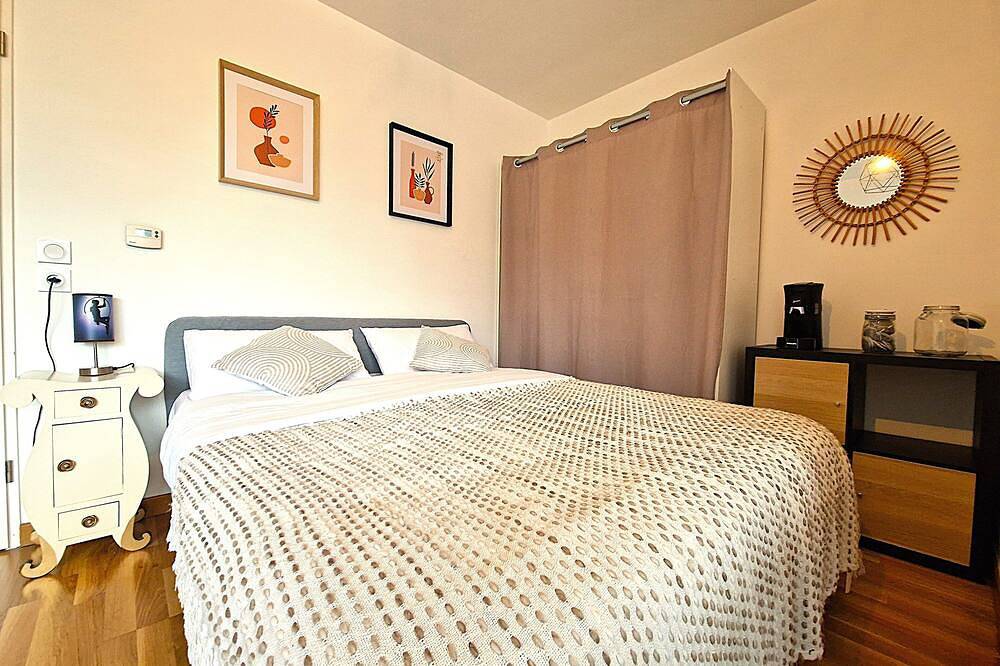 Entire apartment, Studio Europarc Créteil, 2 Min from Métro 8 in Créteil, Val-de-Marne