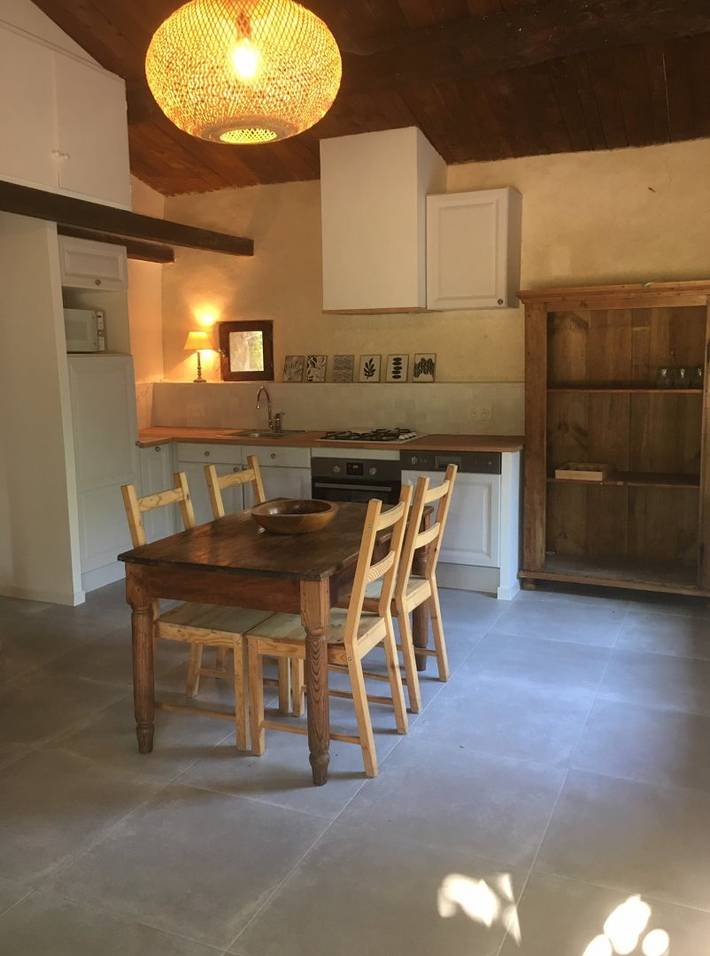 Gîte pour 5 personnes, avec jardin ainsi que piscine et terrasse à Lurs