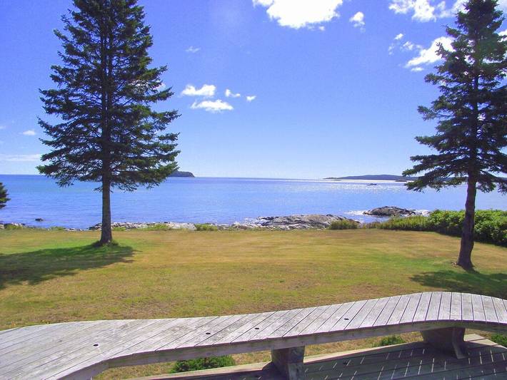 Vacation house for 6 people, with terrace and yard in Maine