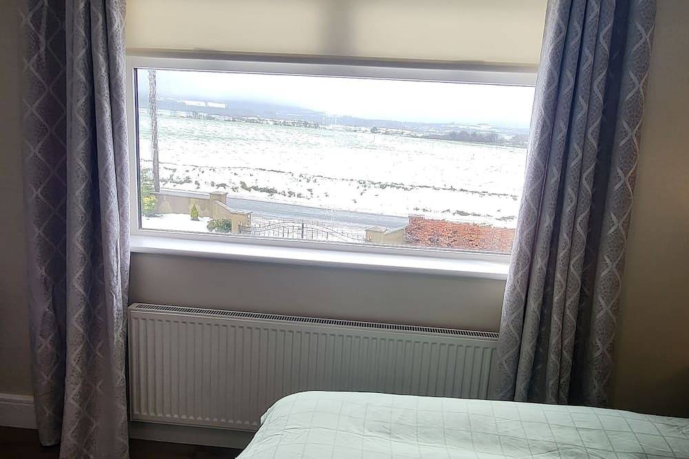 Four bedroom country cottage with scenic views in County Cork