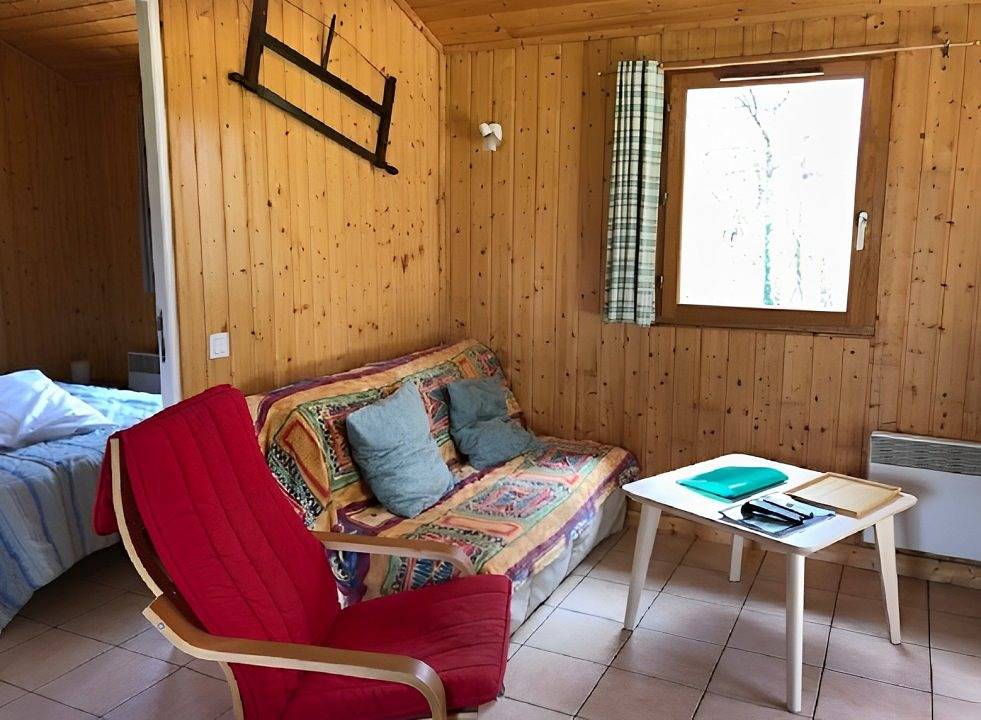 Chalet bois avec pêche à l'étang - Wifi in Roumégoux, Région d'Aurillac