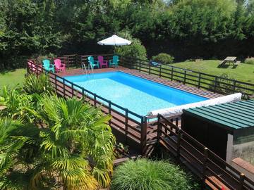 Gîte pour 10 personnes, avec piscine ainsi que terrasse et jardin à Abilly