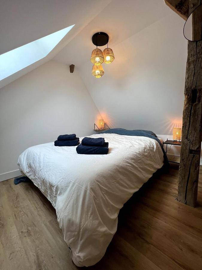 Appartement entier, Three-Bedroom Apartment in Courville-sur-Eure, Région de Chartres