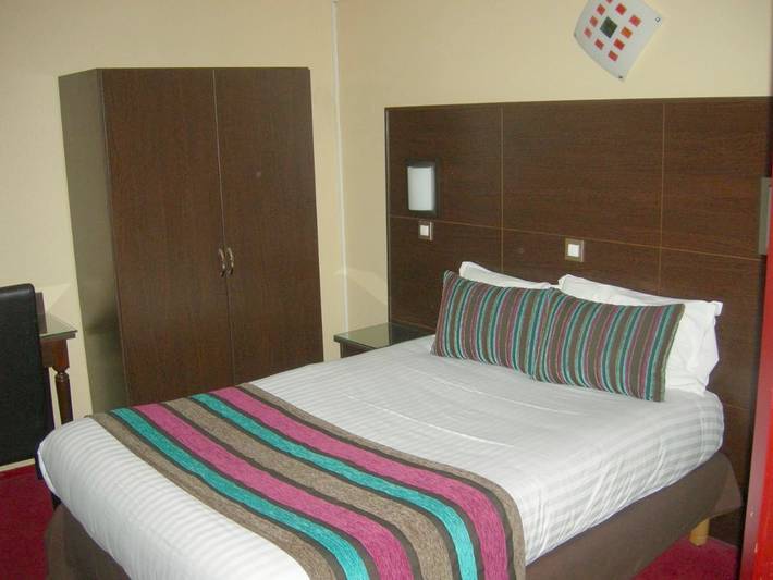 Hôtel pour 3 personnes, avec jardin, animaux acceptés à Mantes-la-Jolie - 4