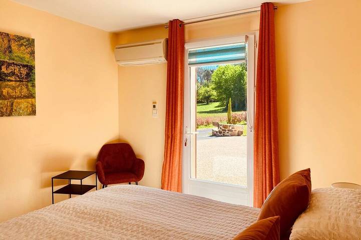Location de vacances pour 6 personnes, avec jardin à Capdrot - 2