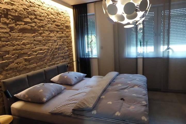 Ganze Wohnung, Komfortable Ferienwohnung mit Jacuzzi, bei ruhigem Wald, 5 Minuten vom Schloss in Oppeln und Umgebung
