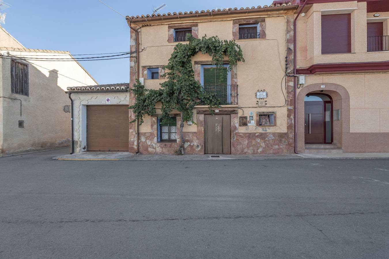 Casa Rural 'Abuelo Luis' con Terraza Privada y Balcón in Báguena, Provincia de Teruel