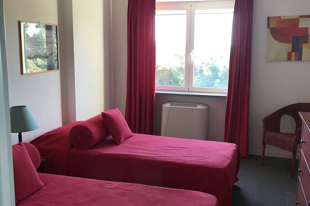 Ganze Wohnung, Geräumiges und helles Penthouse-Apartment mit Terrasse mit Meerblick in Ansedonia, Orbetello