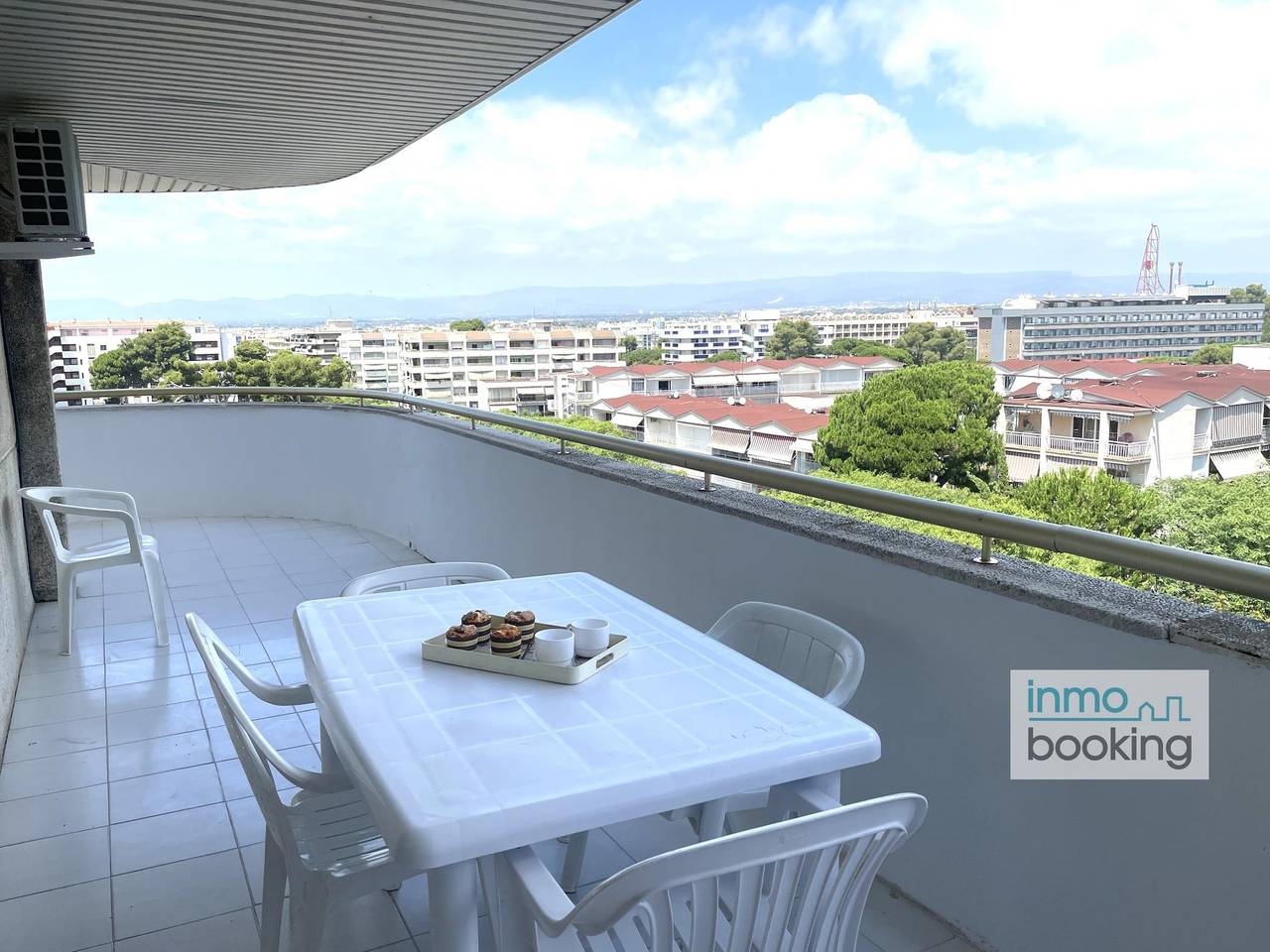 Apartamento vacacional entero, Beach Arquus Family Salou , climatizado y con piscina in Salou, Costa Dorada