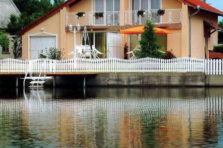 Ferienhaus direkt am Fluss mit Pool und Whirlpool in Békésszentandrás, Szarvasi járás