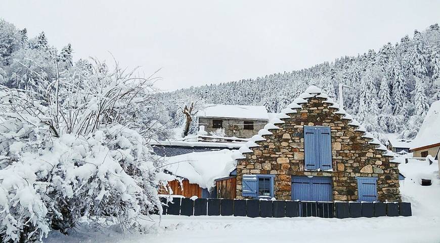 Gîte pour 7 personnes, avec terrasse dans Payolle - 4