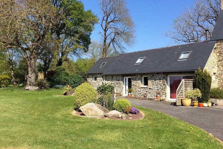 Gîte pour 4 personnes, avec Jardin à Kergloff