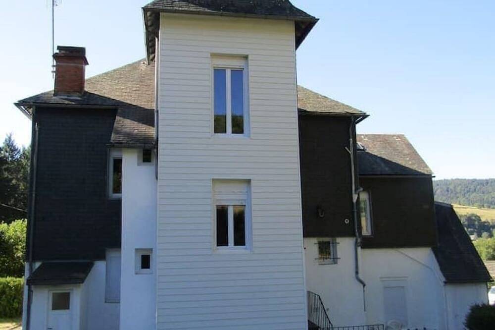 Large villa with garden near La Bourboule in Murat-le-Quaire, Volcans d'Auvergne Regional Nature Park