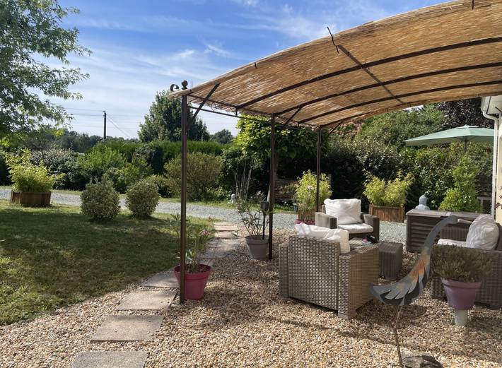 Gîte pour 6 personnes, avec terrasse et jardin à Seigy