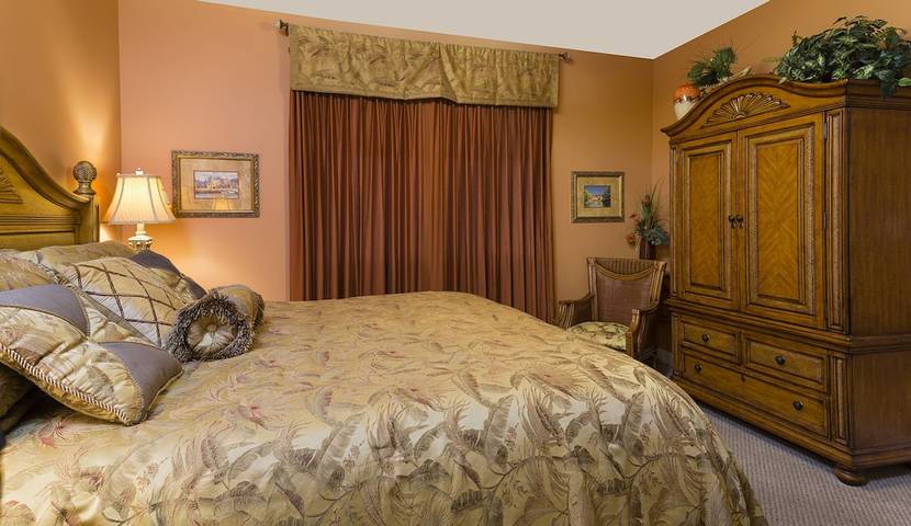 Vacation rental for 8 people, with sauna and pool as well as hot tub and balcony in Panama City (Florida)