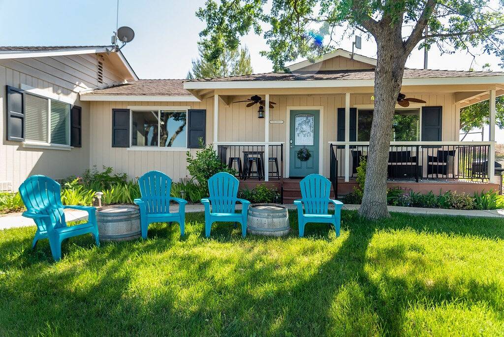 Walnut Hill-Endless Vineyard Views From Your Front Porch! in San Luis Obispo County