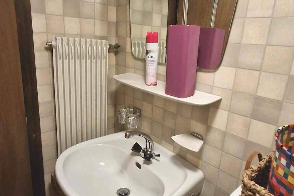 Ganze Wohnung, Dachwohnung mit Charme in Eischoll, Walliser Alpen