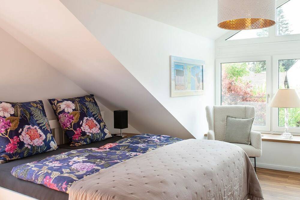 Ganze Wohnung, Ferienwohnung \"Haus am See\" Castor Gbr - Appartement/Fewo, Dusche und Bad, Wc, 2 in Kastellaun, Hunsrück