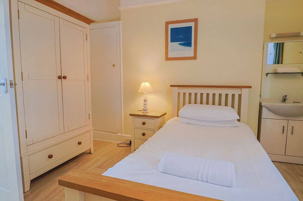 Sea Lovers, pet friendly, country holiday cottage in Exmouth in Exmouth, Devon